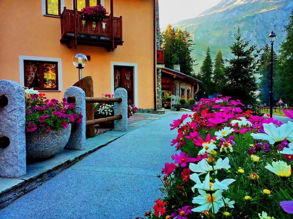 Hotel Boton D'Or & Wellness A La Thuile Exterior photo